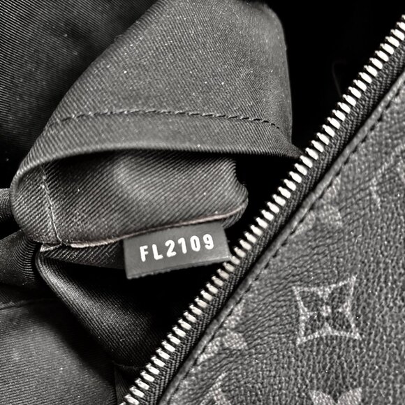 Auth. LOUIS VUITTON Discovery PM Monogram Eclipse Coated Canvas FL2109 Backpack - Picture 10 of 11